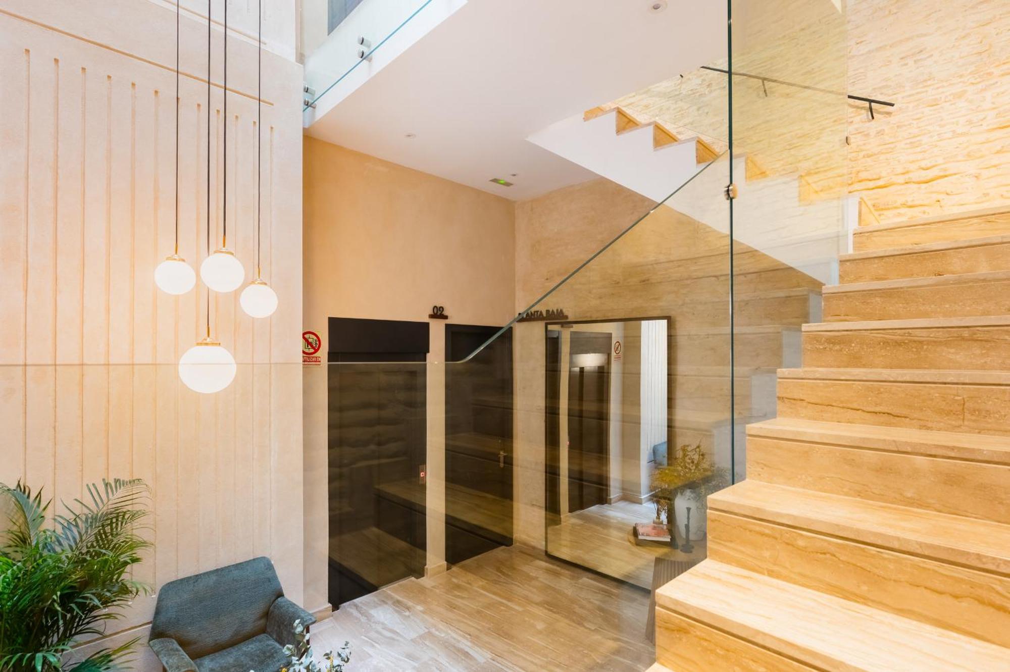 Luxurious Duplex 1bd 1bth Over Casa Pilatos